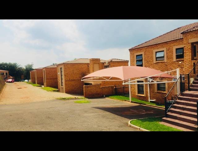 2 BEDROOM TOWNHOUSE FOR SALE IN KIBLER PARK